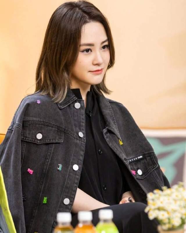 娱乐吃瓜女艺人助理,助理心酸经历揭露追星女孩幻想背后的残酷现实