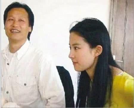 娱乐圈经常有吃瓜的人吗,瓜田李下，揭秘“吃瓜群众”的狂欢世界