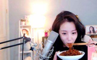 娱乐吃瓜酱中国式浪漫,娱乐吃瓜酱里的甜蜜瞬间